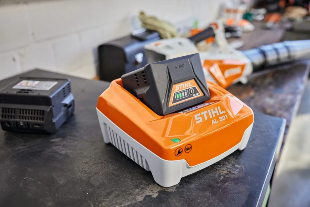 Rýchlonabíjačka STIHL AL 301