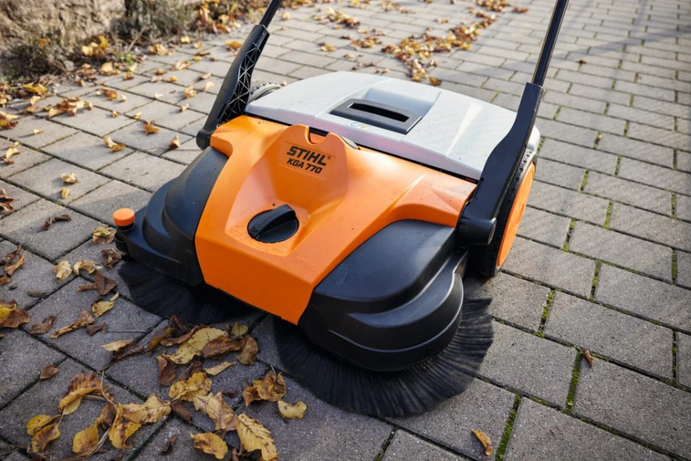 Akumulátorový zametací stroj STIHL KGA 770