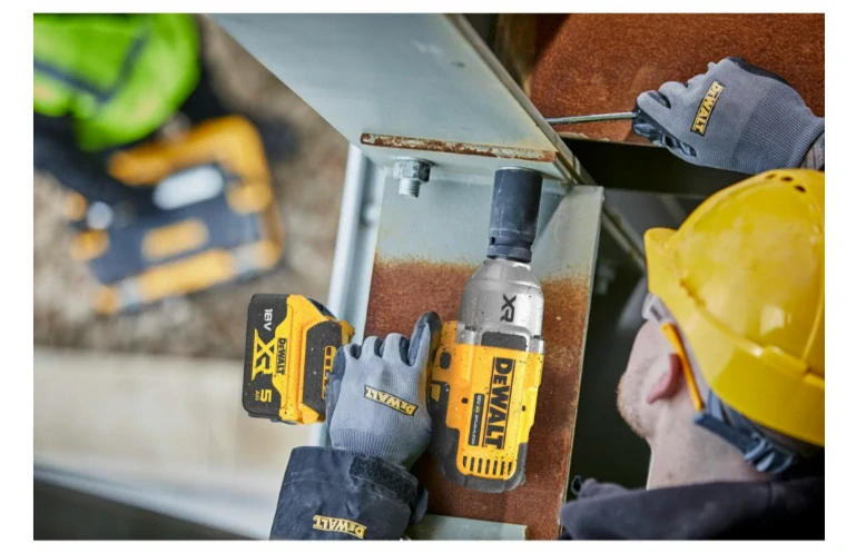 Aku razovy uťahovak DeWalt DCF900N
