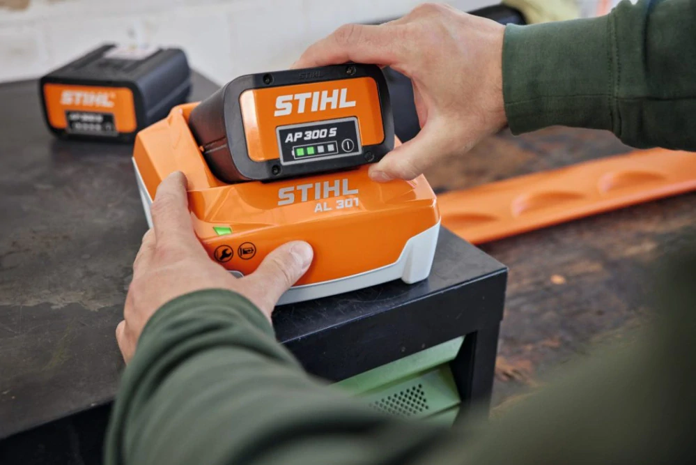 Rýchlonabíjačka STIHL AL 301