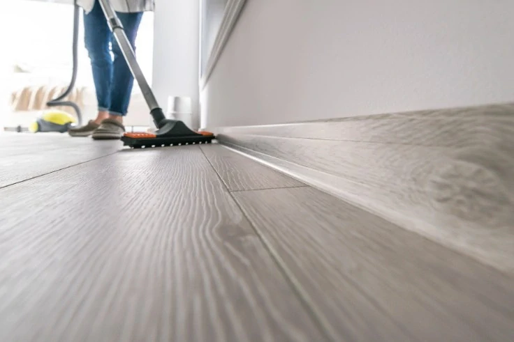 Podlahová lišta ESQUERO DUO 654-2,5M