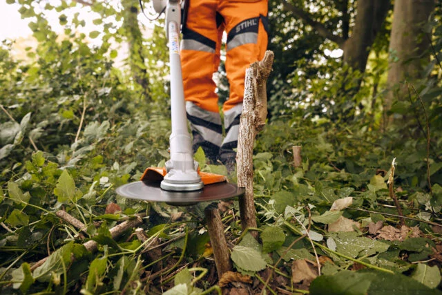 Profesionálny benzínový krovinorez STIHL FS 561 C-EM