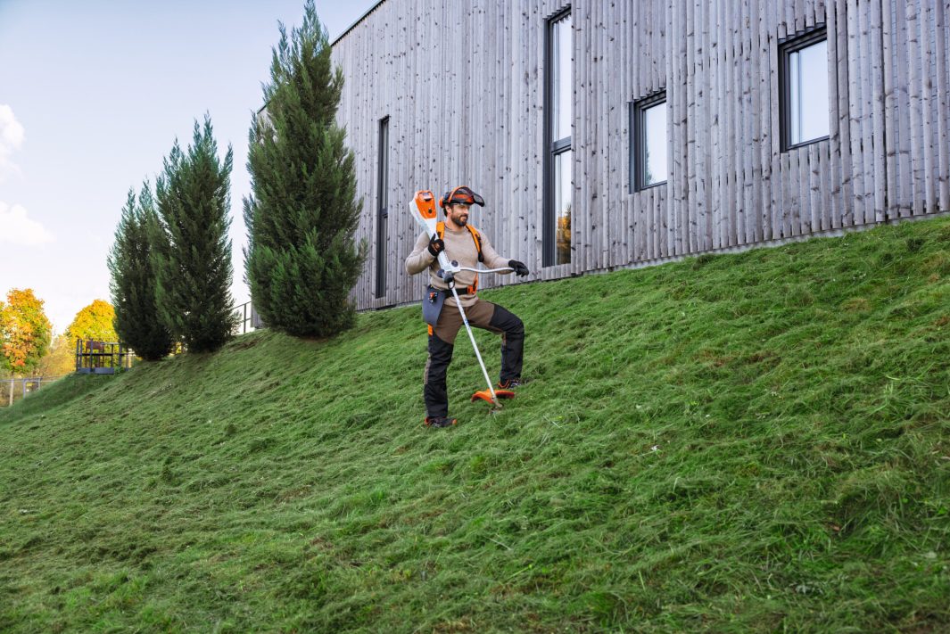 Akumulátorový vyžínač STIHL FSA 200 AC