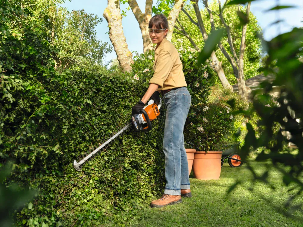 Akumulátorové záhradné nožnice na živý plot STIHL HSA 60, SET S 1X AK 10+AL 101