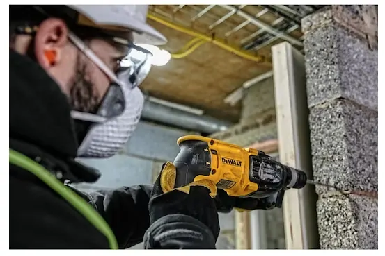 Príklepová vrtačka DeWalt SDS+ 2,6 J úder, 800W, vrtak max 26mm D25133K-QS