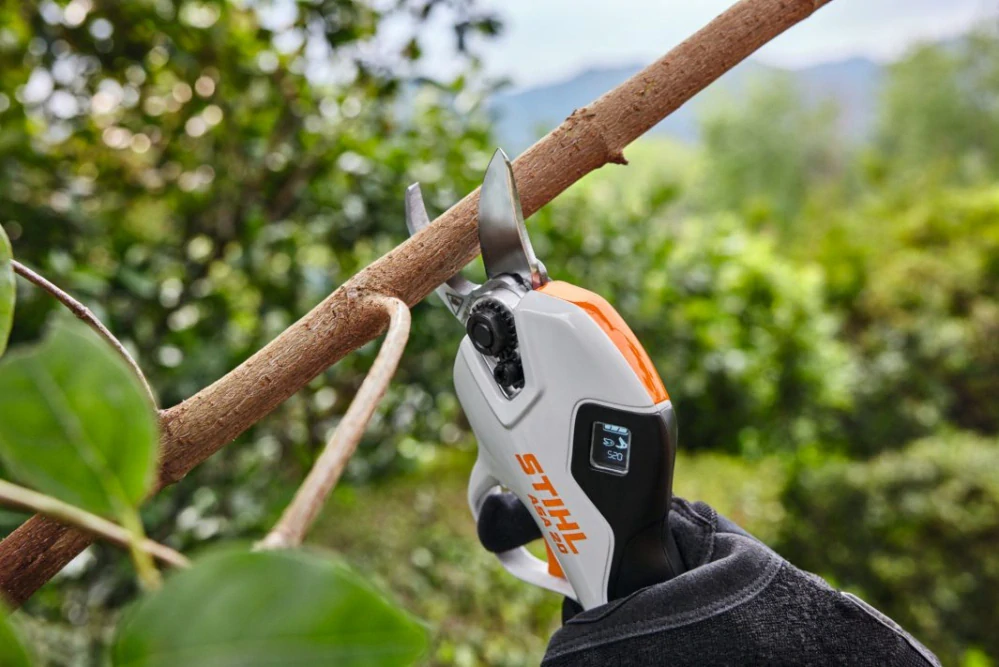 Akumulátorové záhradné nožnice STIHL ASA 20 stroj