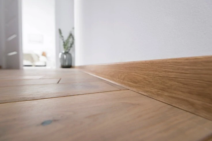 Podlahová lišta ESQUERO DUO 654-2,5M