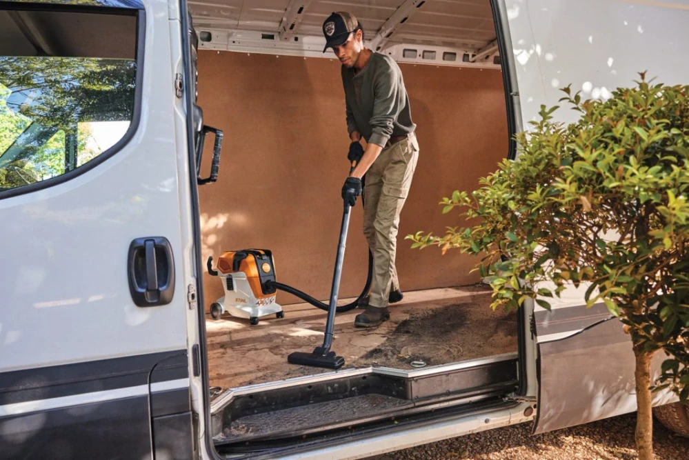 Akumulátorový vysávač a mokré a suché vysávanie STIHL SEA 100L