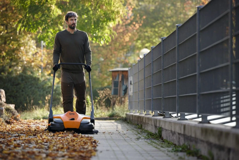 Akumulátorový zametací stroj STIHL KGA 770
