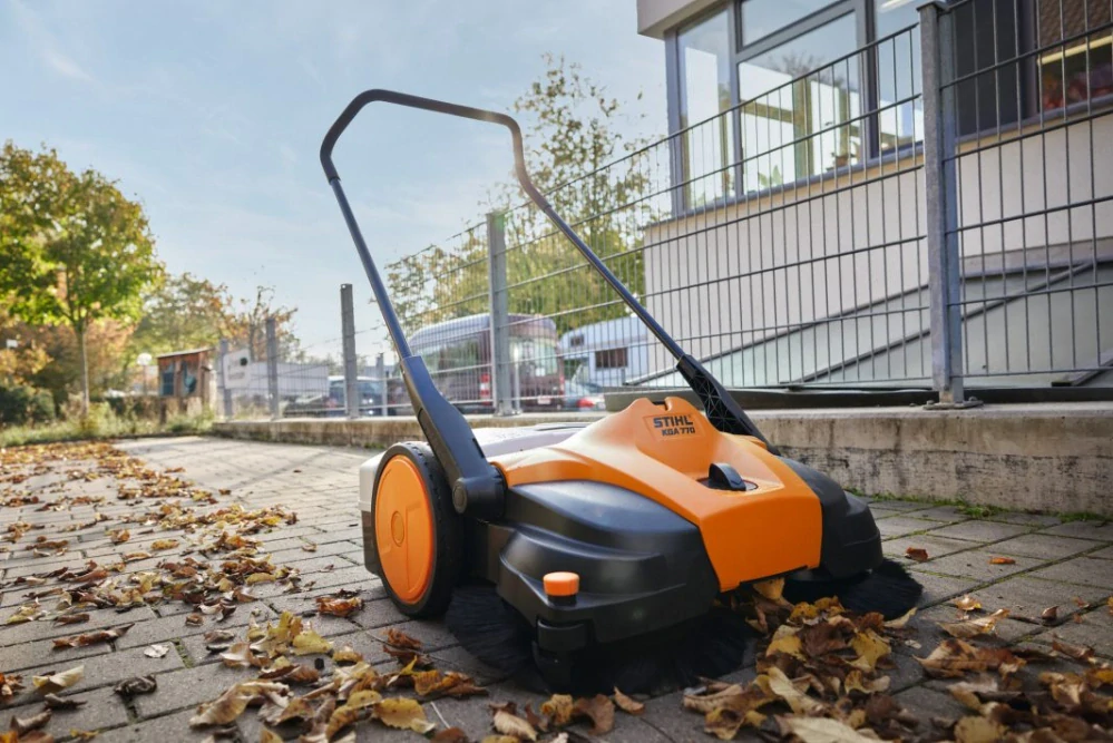 Akumulátorový zametací stroj STIHL KGA 770